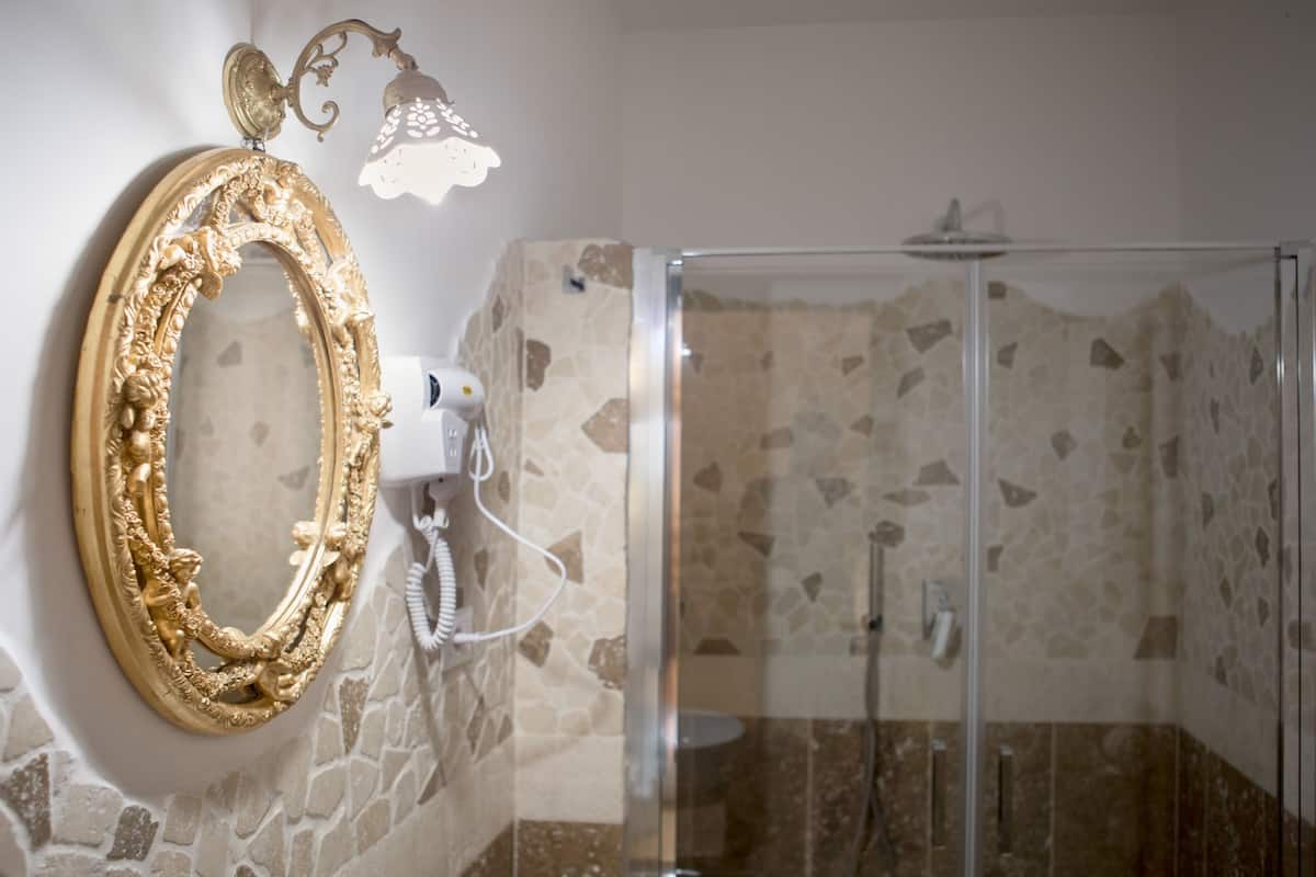 Shower, free toiletries, slippers, bidet