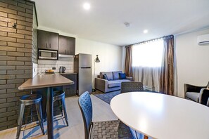 Private kitchen - CBD Motor Inn (Coffs Harbour)