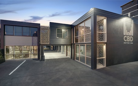 Front of property – evening/night. CBD Motor Inn