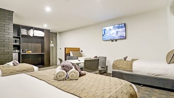 Habitación familiar, varias camas, para no fumadores, vista al parque | Ropa de cama de alta calidad, camas con pillow-top y cortinas blackout