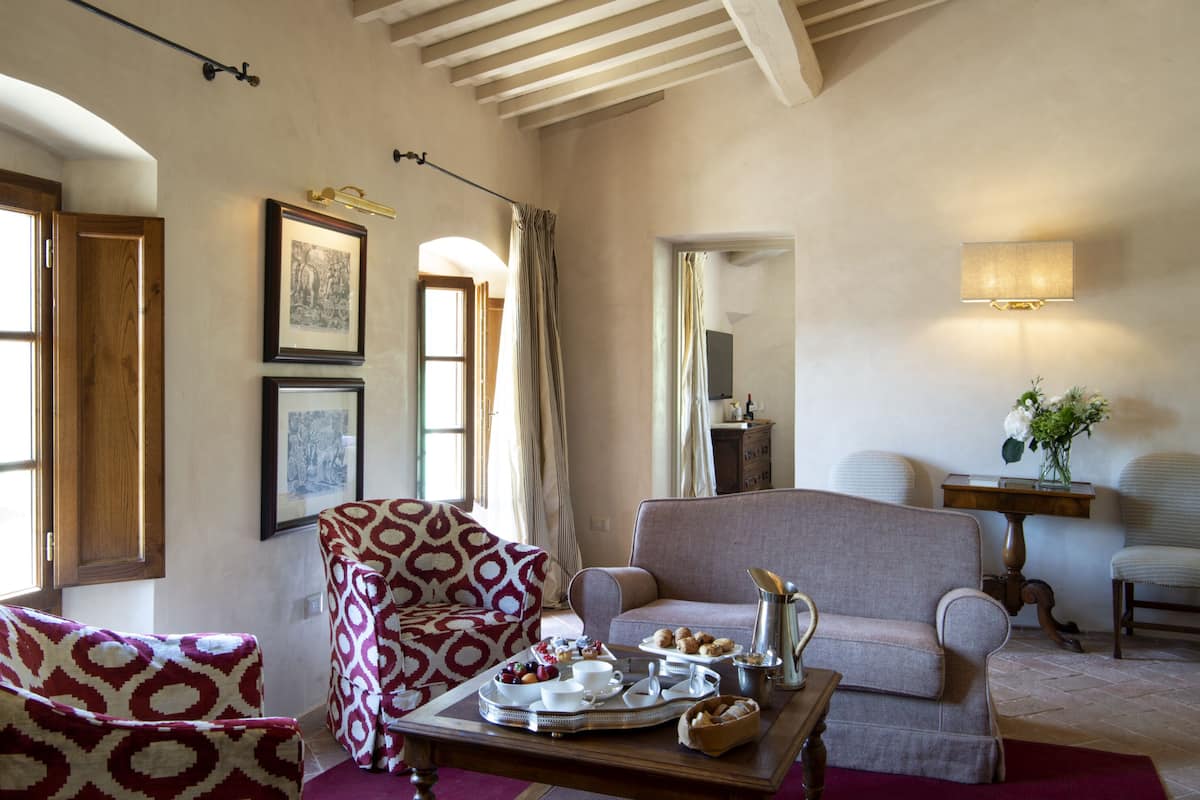Suite | Living room | Flat-screen TV