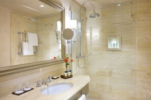 Superior Room | Bathroom | Free toiletries, hair dryer, bathrobes, slippers - Viesca Toscana Suites & Villas (Reggello)