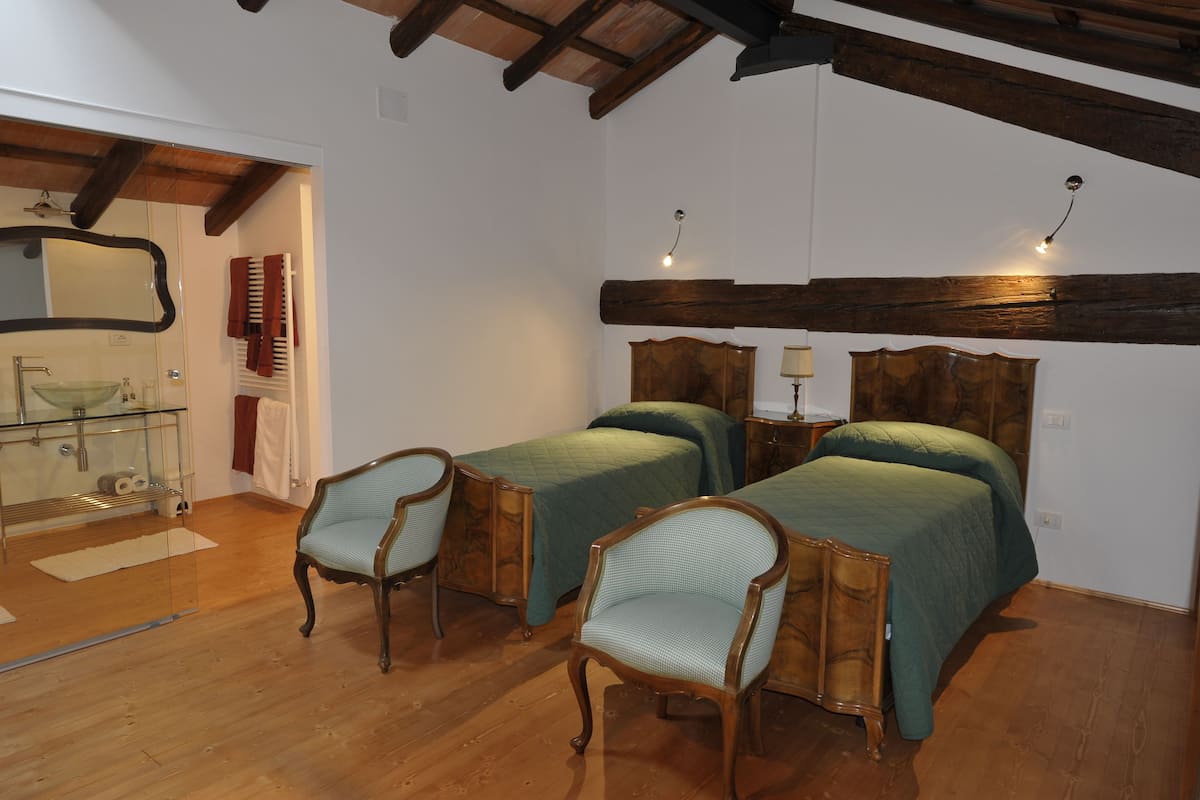 Standard Duplex, 1 Bedroom | 1 bedroom, minibar, in-room safe, desk