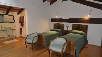 Standard Duplex, 1 Bedroom | 1 bedroom, minibar, in-room safe, desk