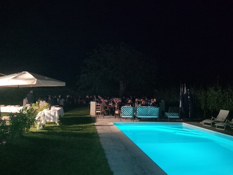 Seasonal outdoor pool, pool umbrellas, sun loungers