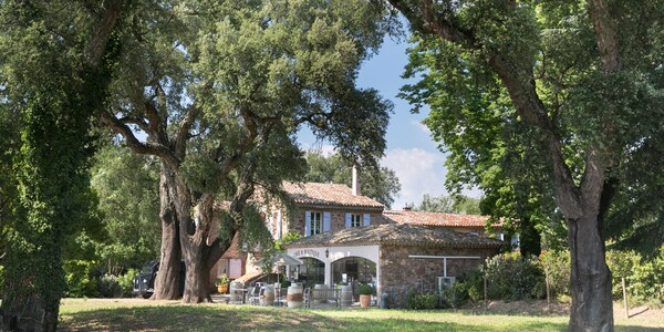 Château Des Bertrands - La Garde-Freinet