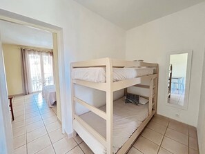 Căn hộ, hiên, quang cảnh biển | 2 phòng ngủ, trang trí khác biệt