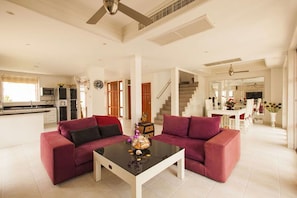Comfort Villa | Living area | Smart TV - Samui Smile House Villa-3 Bedrooms With Private Pool (Koh Samui)