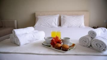 Habitación doble estándar | Insonorización, tabla de planchar con plancha, cunas y camas extra