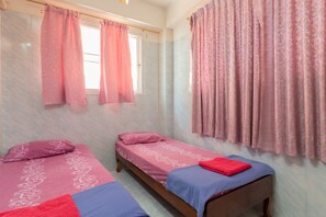 Standard Twin Room with Shared Bathroom 