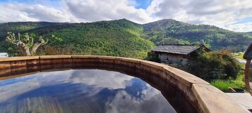 Sauna seca, fontes termais/minerais, massagens musculares profundas