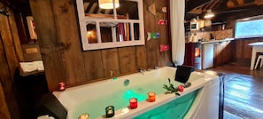 Deluxe Loft, Jetted Tub