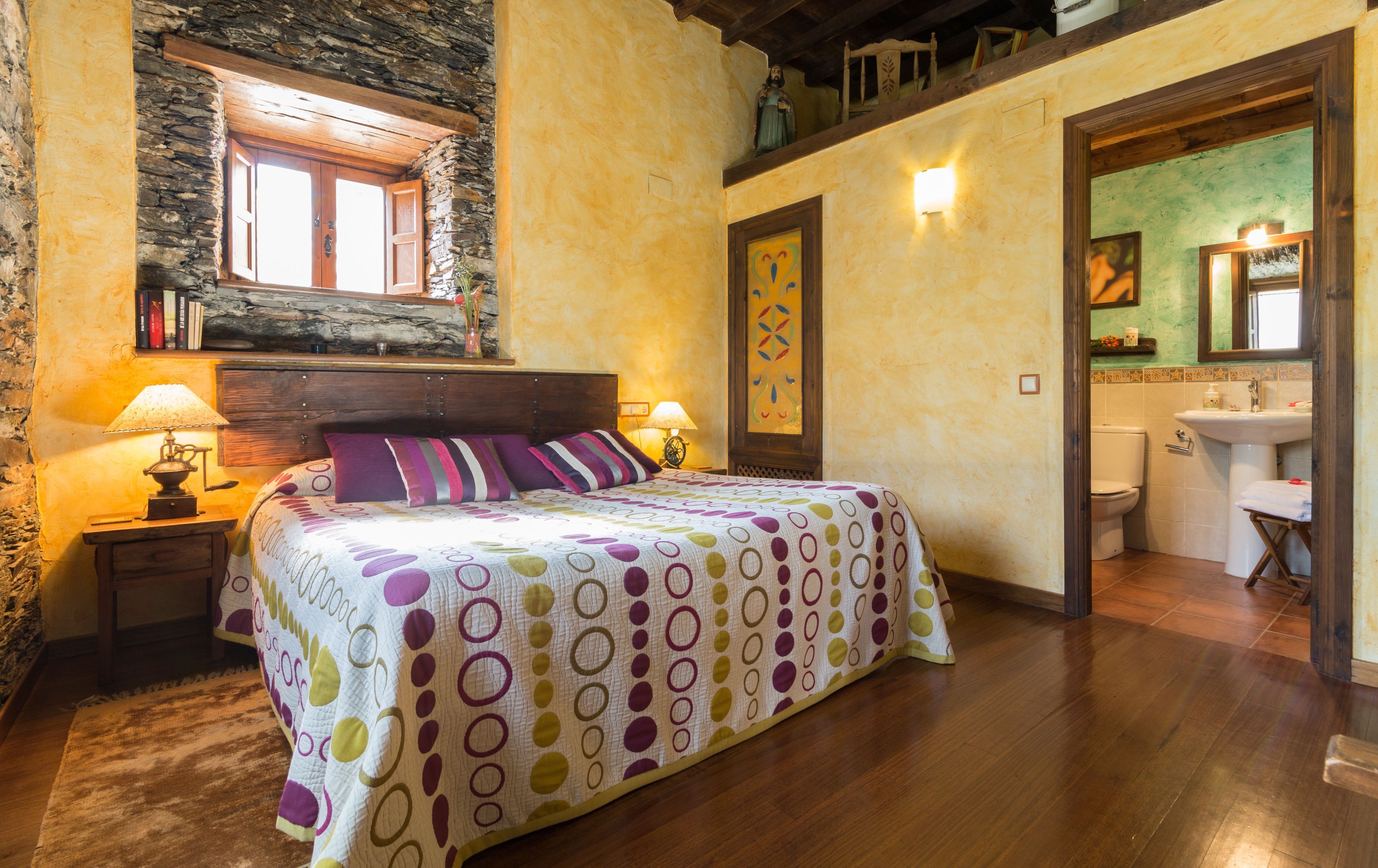 Premium bedding, laptop workspace, iron/ironing board, free WiFi