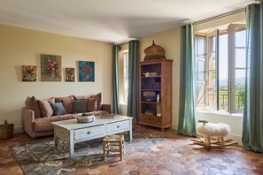 Junior Suite | 1 bedroom, premium bedding, individually decorated - Château Saint-Roux Le Luc- Le Cannet des Maures (Le Cannet-des-Maures)