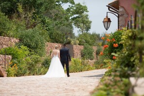 Outdoor wedding area - Château Saint-Roux Le Luc- Le Cannet des Maures (Le Cannet-des-Maures)