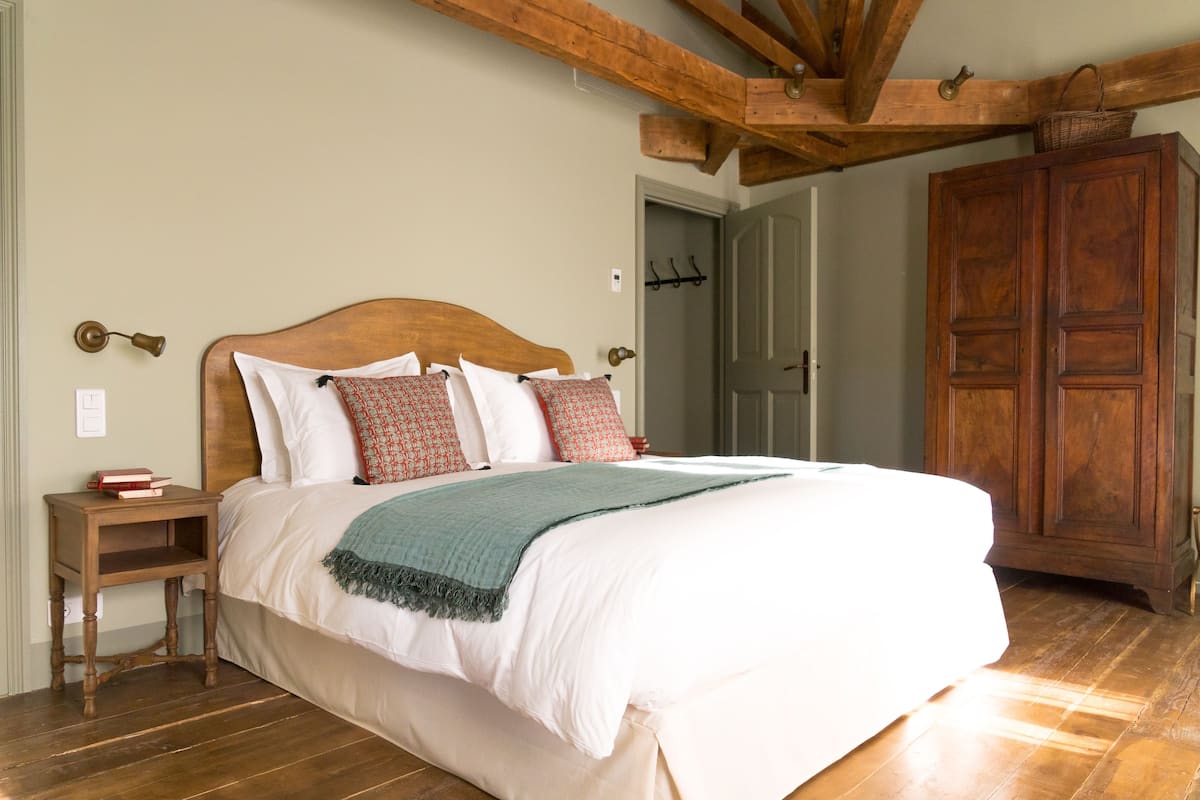 1 bedroom, premium bedding, individually decorated