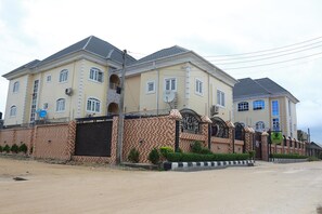 Front of property - Resdon Hotel and Suites (Port Harcourt)