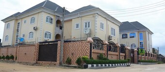 Resdon Hotel and Suites