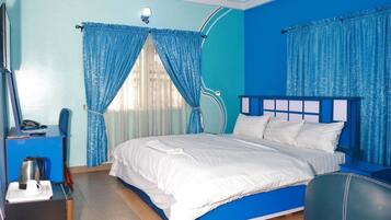 Executive Double Room | In-room safe, desk, free WiFi, bed sheets