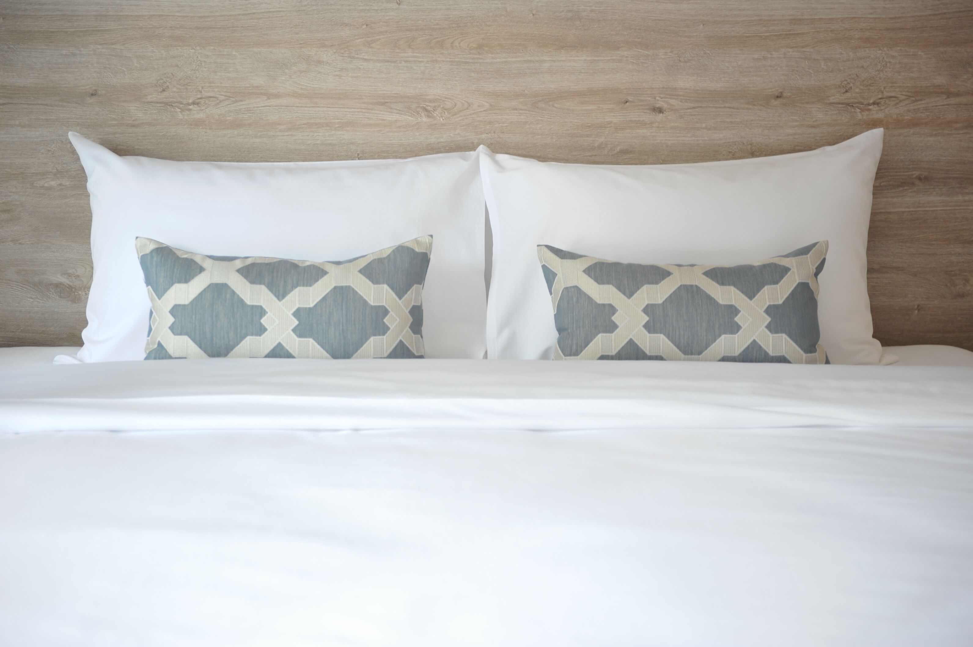 deluxe room | minibar, in-room safe, desk, blackout curtains