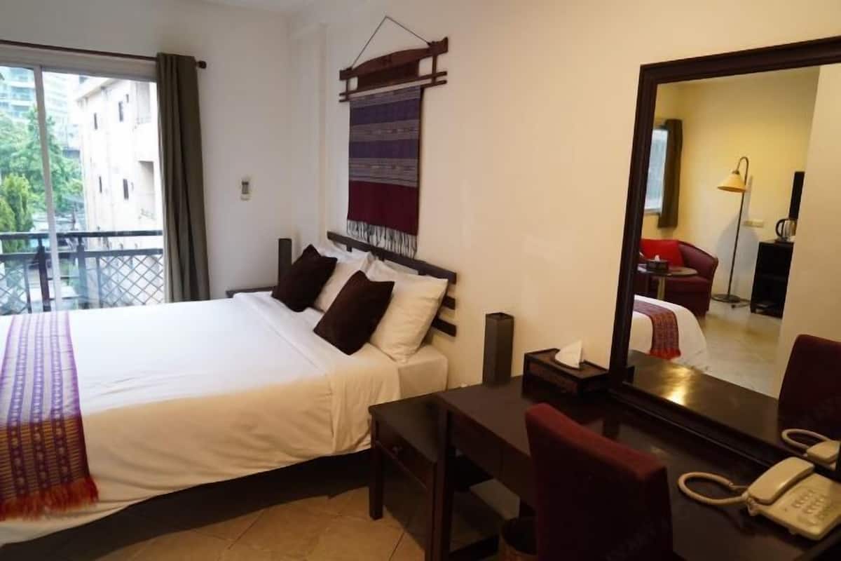 Minibar, in-room safe, desk, blackout curtains