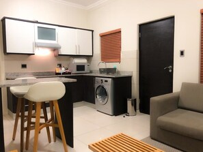 ลักซ์ชัวรี่อพาร์ทเมนท์, เตียงคิงไซส์ 1 เตียง, ปลอดบุหรี่ | ครัวส่วนตัว | ตู้เย็นขนาดใหญ่, ไมโครเวฟ, เตาอบ, เตาประกอบอาหาร