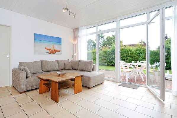 Unclassified image, 1 of 31, button