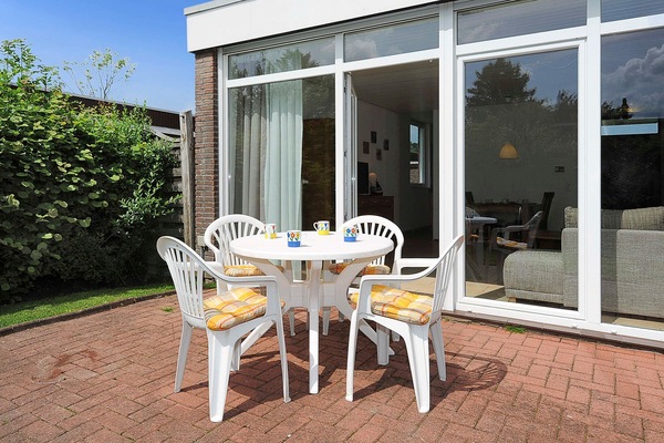 Außenansicht mit Terrasse