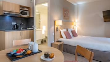 Standard Studio (2 People) | In-room safe, desk, soundproofing, free WiFi