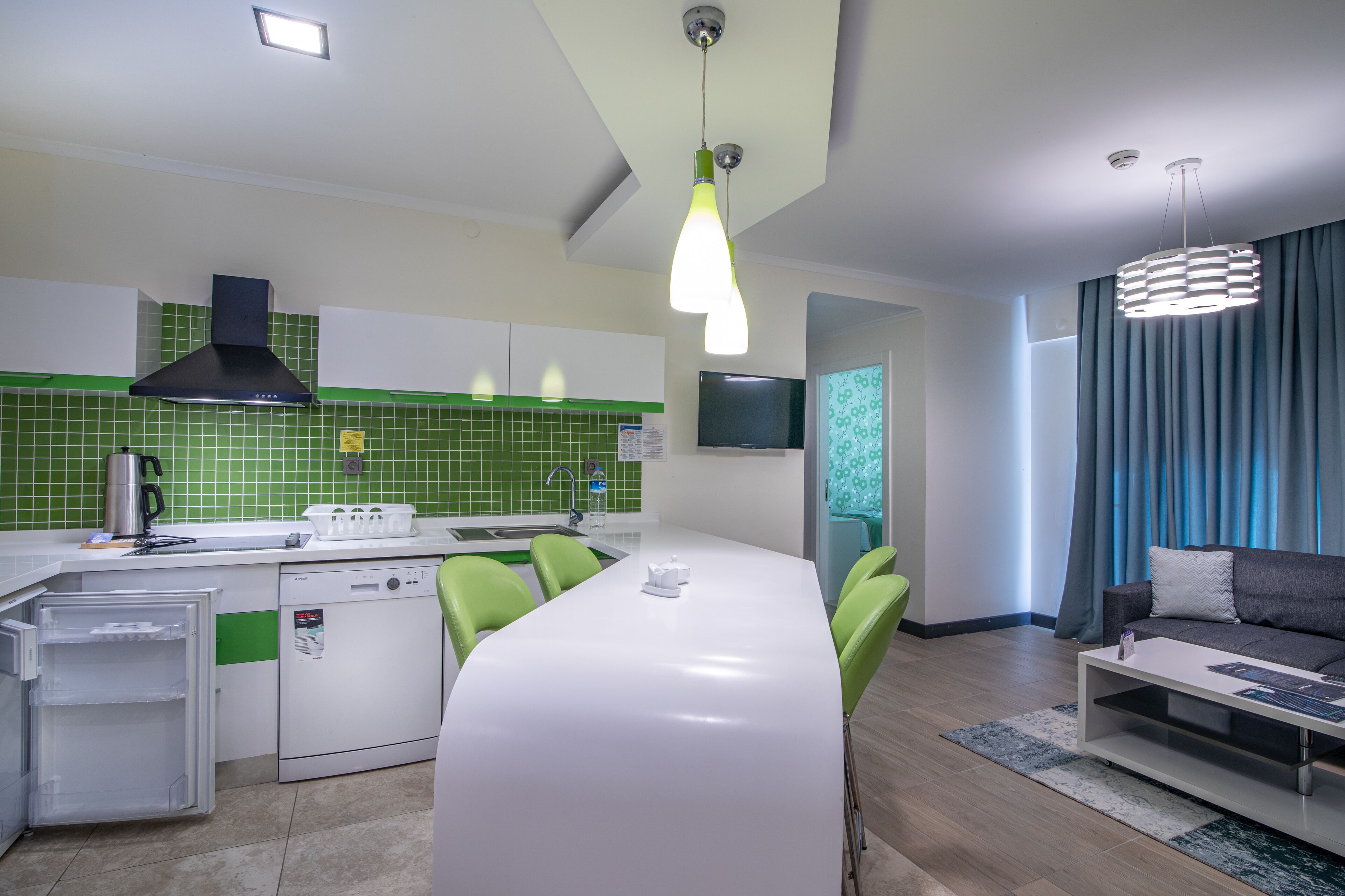 lcd tv, heated floors