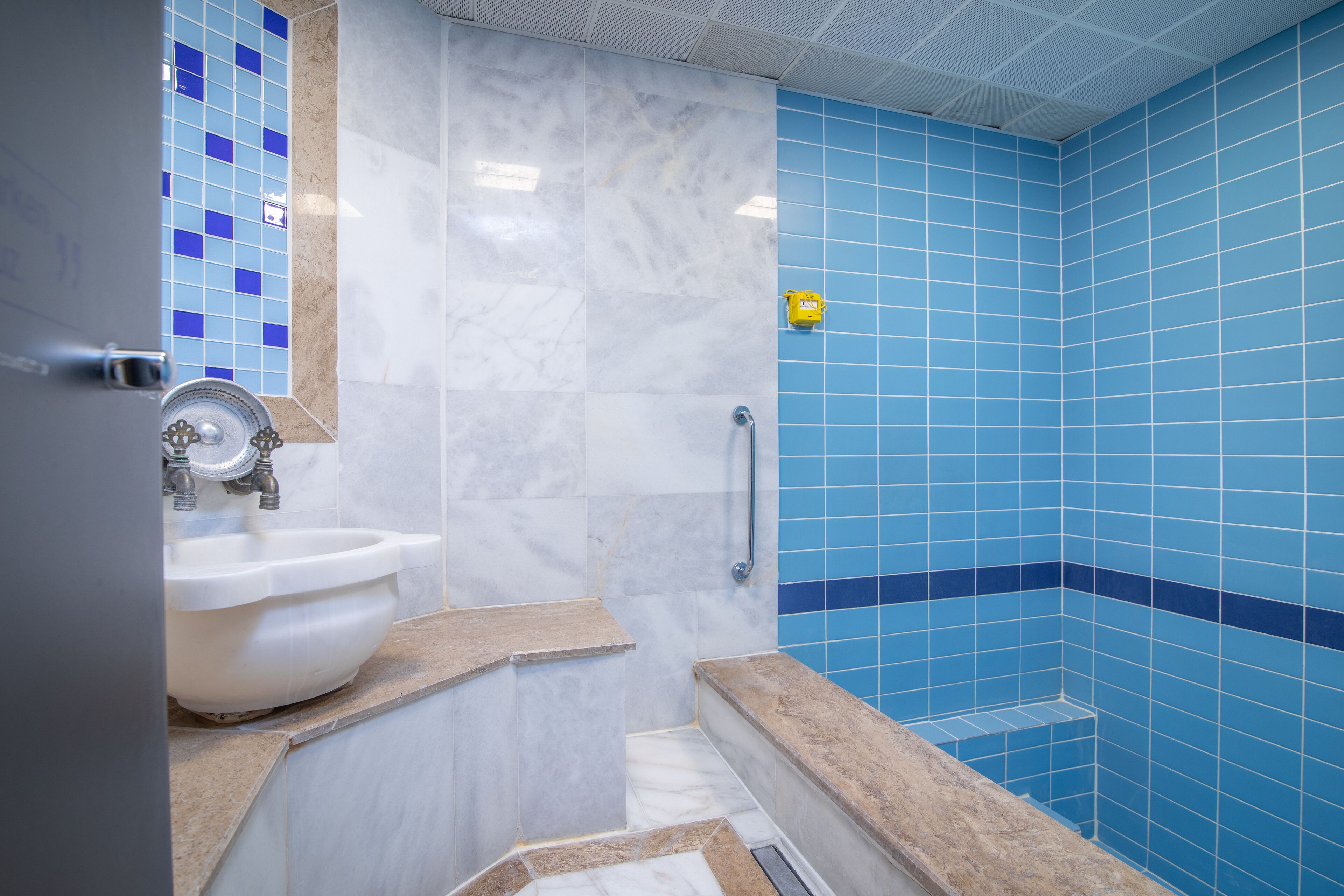 standard studio | bathroom | bathtub, spring water bathtub, free toiletries, hair dryer