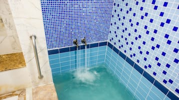 Private spa tub
