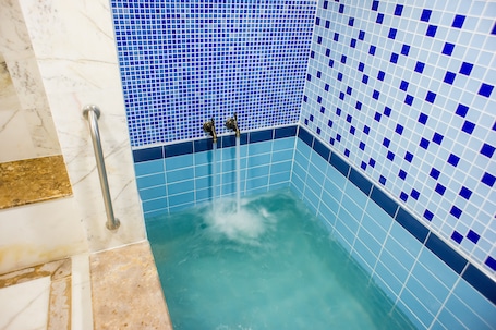 Bañera de hidromasaje privada