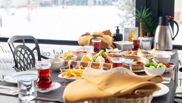 Frokostbuffé hver dag (mot et tillegg)