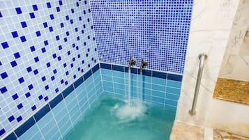 Bañera de hidromasaje interior