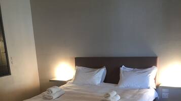 Deluxe Apartment, 1 Queen Bed | 1 bedroom, iron/ironing board, cribs/infant beds, free WiFi