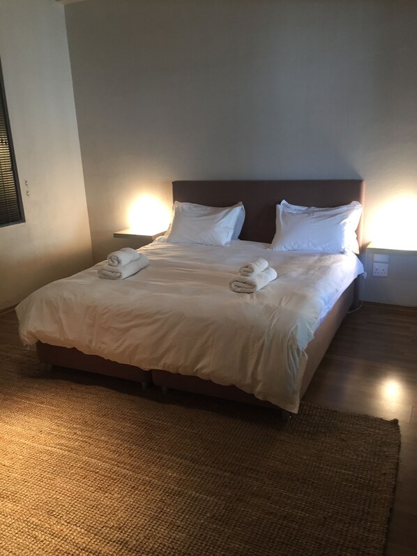 Deluxe-Apartment, 1 Queen-Bett | 1 Schlafzimmer, Bügeleisen/Bügelbrett, Babybetten, kostenloses WLAN