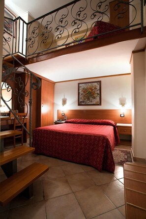 Desk, blackout drapes, soundproofing, free WiFi