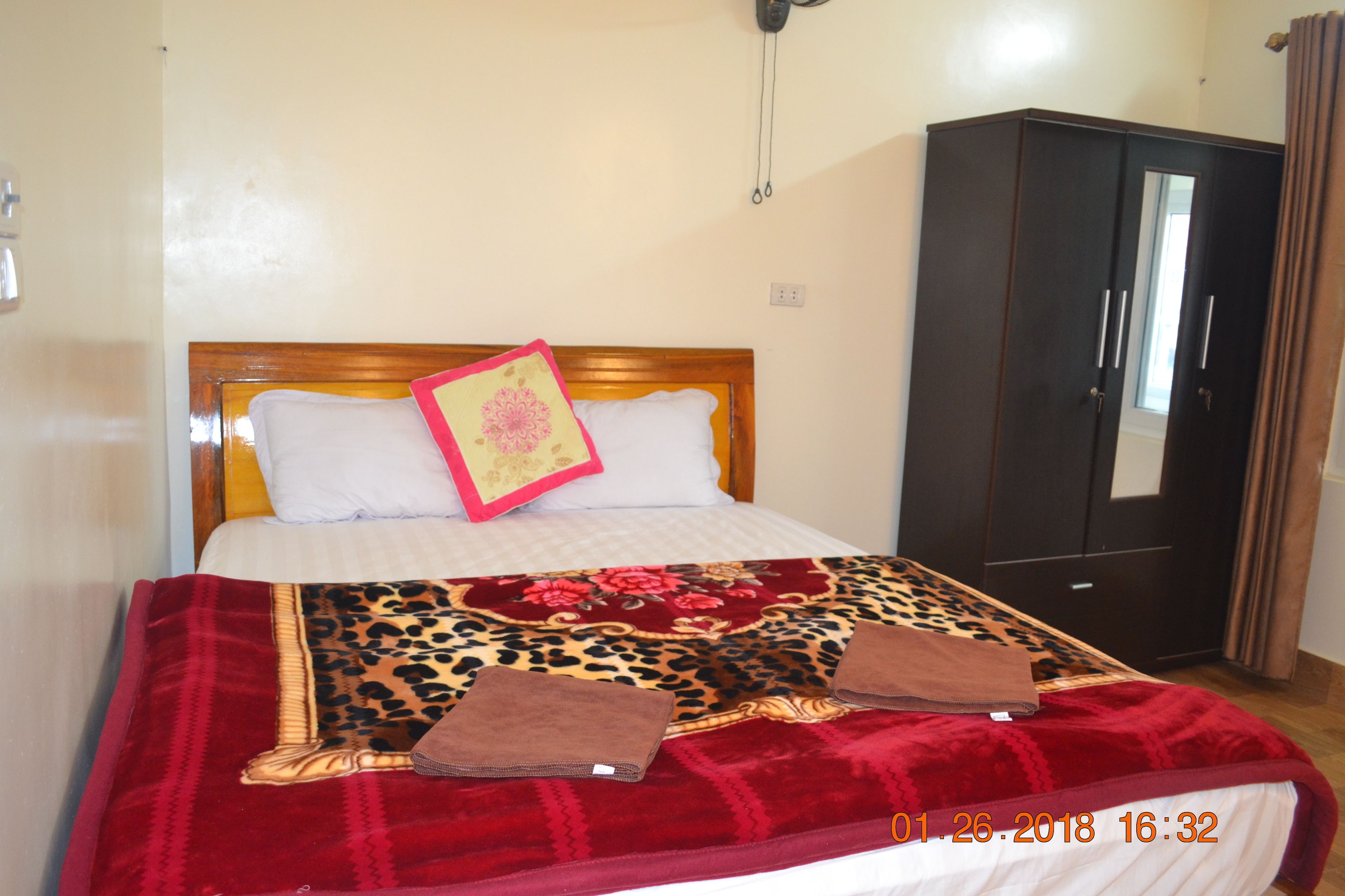 double room | free wifi, bed sheets