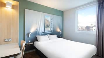 Escritorio, insonorización, wifi gratis y ropa de cama