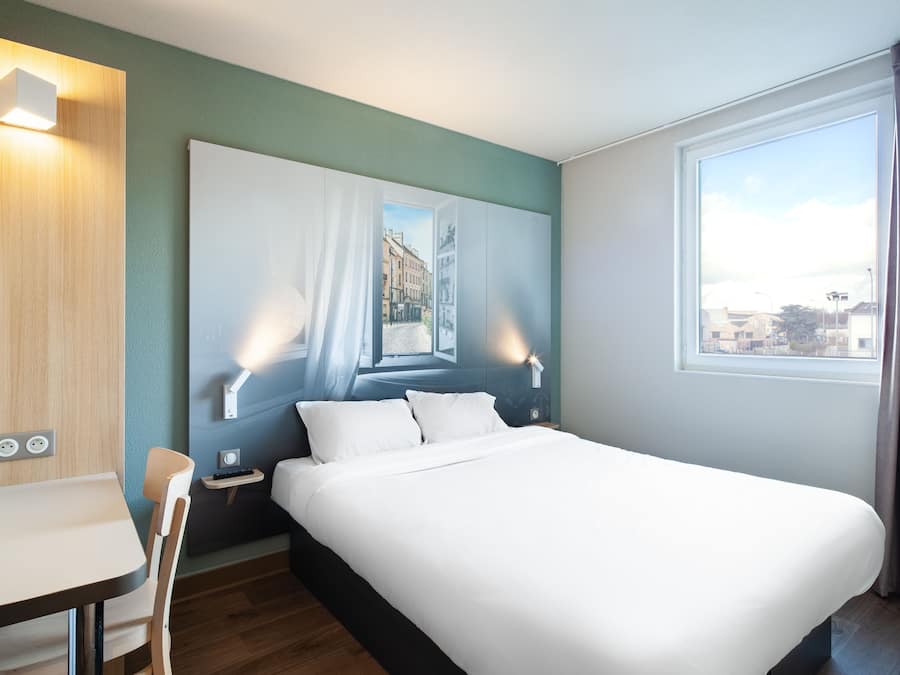 Skrivebord, lydisolert, wi-fi (inkludert) og sengetøy