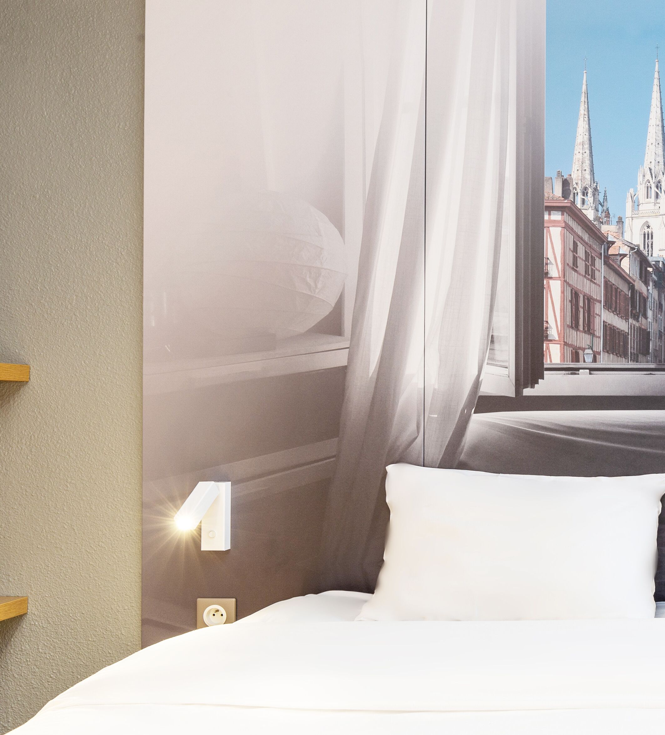 desk, soundproofing, free wifi, bed sheets