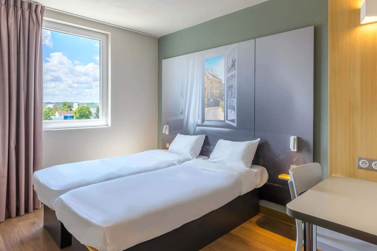 Twin Room, Non Smoking | Desk, soundproofing, free WiFi, bed sheets