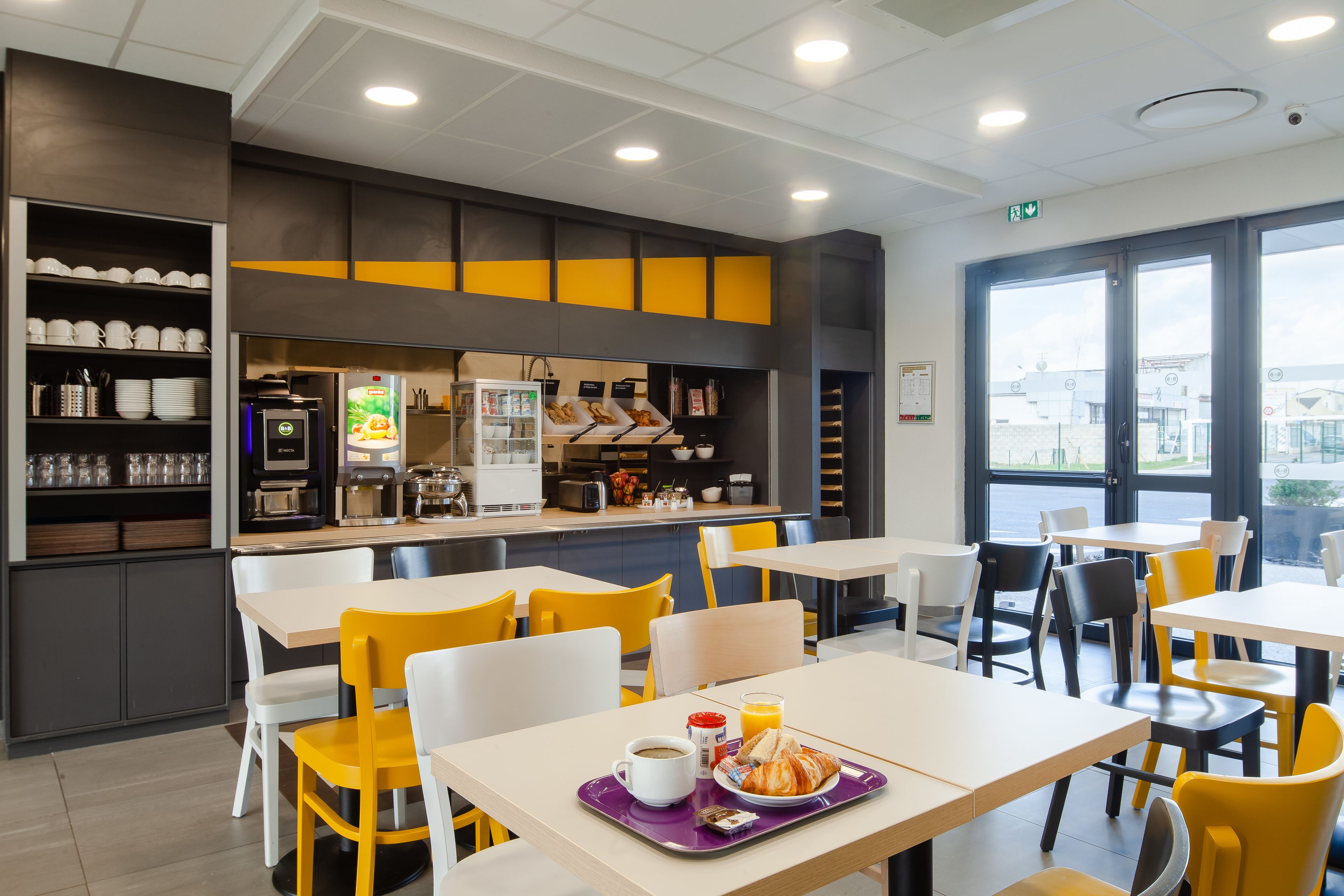 daily buffet breakfast for a fee