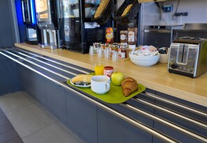 Daily buffet breakfast for a fee - B&B HOTEL MEAUX (Meaux)