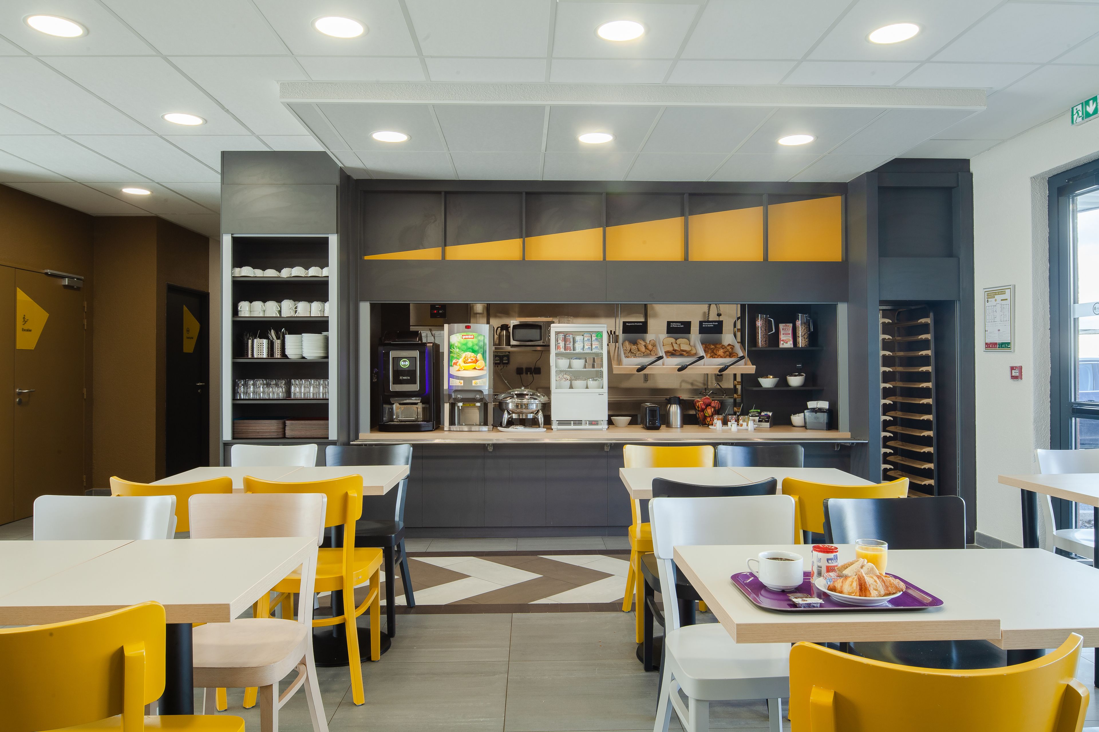 daily buffet breakfast for a fee