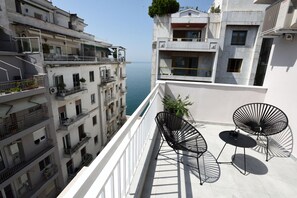 Standard-Doppel- oder -Zweibettzimmer, eingeschränkter Meerblick | Ausblick vom Zimmer