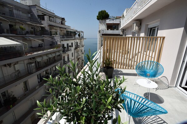 Superior Double or Twin Room, Partial Sea View | Balcony - Magnifique Luxury Suites (Thessaloniki)