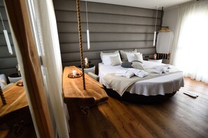Minibar, in-room safe, soundproofing, iron/ironing board - Magnifique Luxury Suites (Thessaloniki)