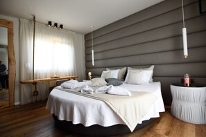 Suite, Hot Tub | Minibar, in-room safe, soundproofing, iron/ironing board - Magnifique Luxury Suites (Thessaloniki)
